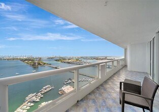 1717 N Bayshore Dr, Unit A-3533 in Miami, FL - Building Photo - Building Photo