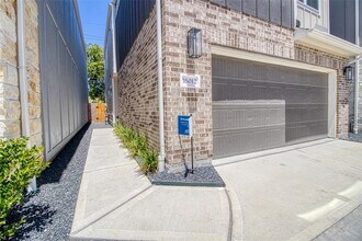 16012 Oregon Oak Dr in Houston, TX - Building Photo - Building Photo