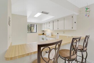 1600 NE Dixie Hwy in Jensen Beach, FL - Building Photo - Building Photo