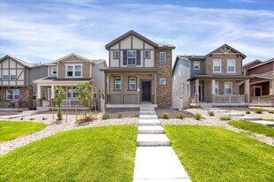 18932 High Point Blvd in Denver, CO - Building Photo