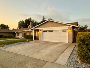 233 Randall Ave in Vacaville, CA - Building Photo - Building Photo