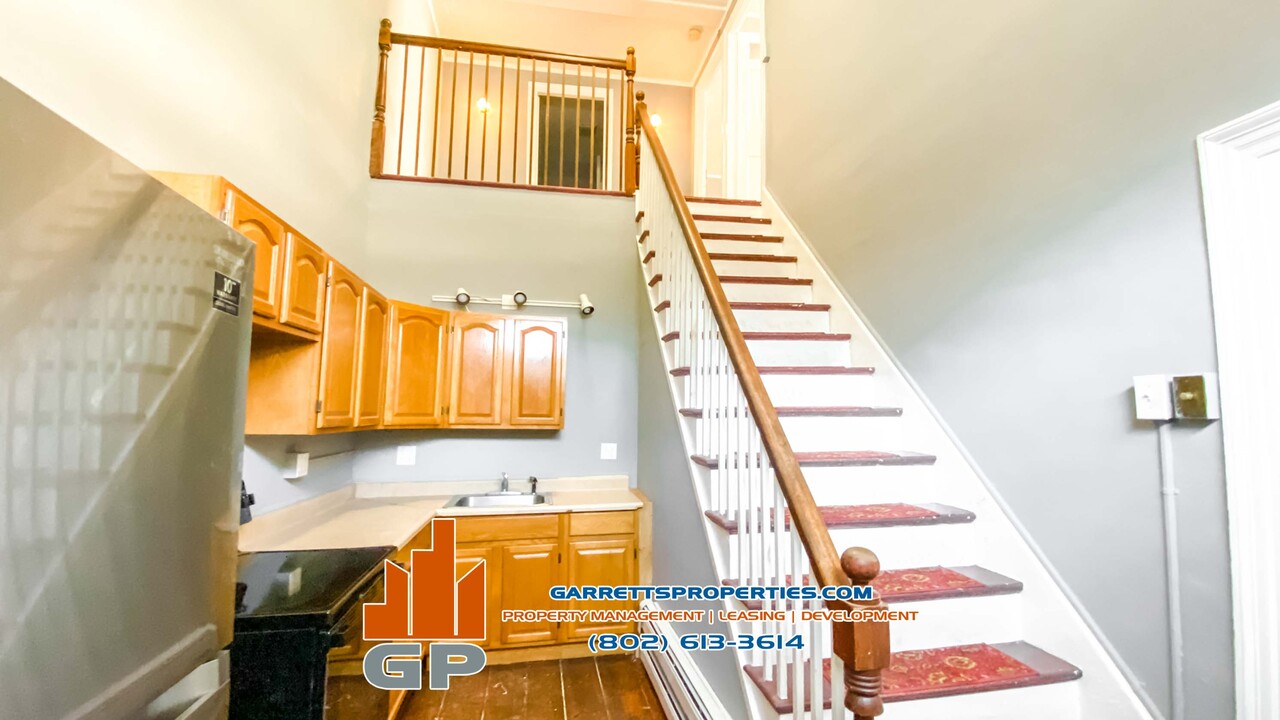 102 S Main St, Unit 4 in Bethel, VT - Building Photo