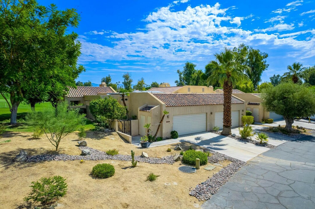 38 Mission Ct in Rancho Mirage, CA - Building Photo