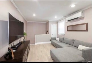 71-07 Little Neck Pkwy in Queens, NY - Building Photo - Building Photo