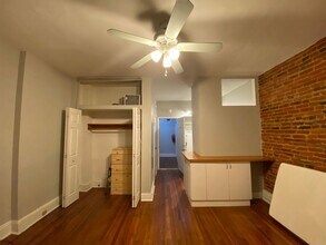 2841 n Calvert Street, Unit 2F in Baltimore, MD - Building Photo - Building Photo
