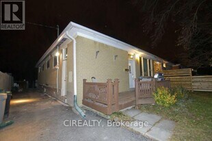 31 Bailey Crescent in Aurora, ON - Building Photo