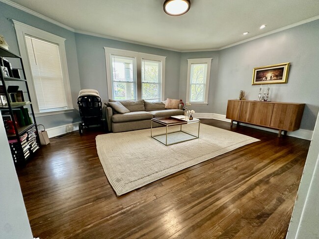 2 Priscilla Rd, Unit 1 in Boston, MA - Foto de edificio - Building Photo