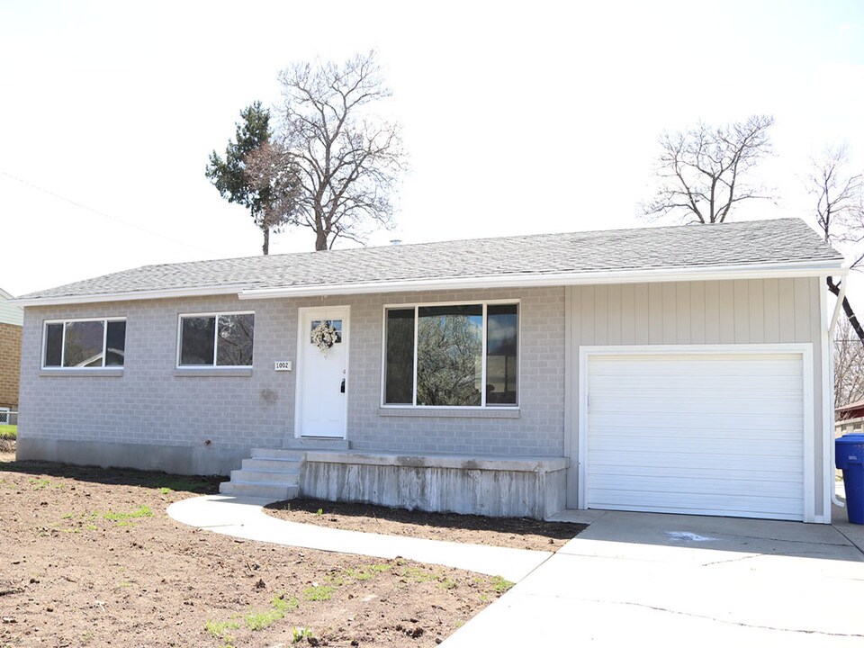 1002 E Platinum Way in Sandy, UT - Building Photo