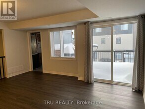 261 Zenith Private in Ottawa, ON - Building Photo - Building Photo
