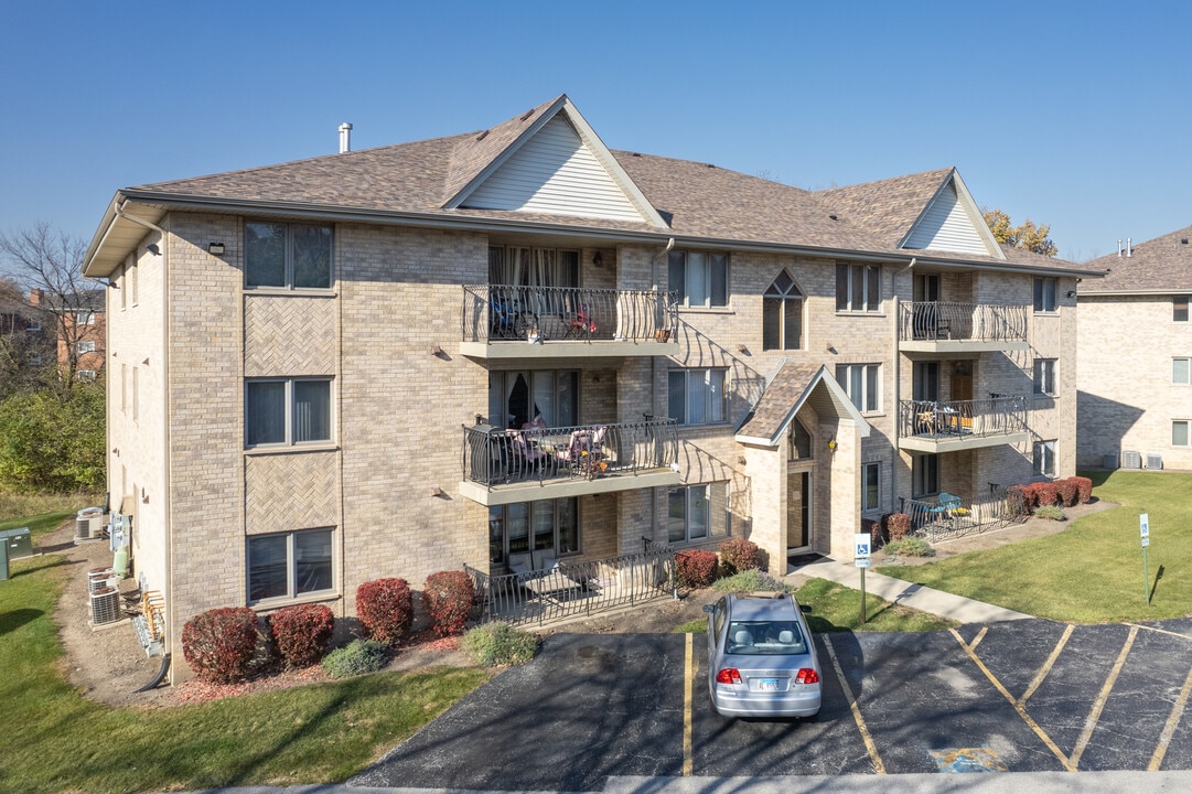 5120 Shadow Creek Dr in Oak Forest, IL - Building Photo