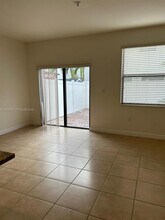 9332 W 33rd Ln in Hialeah, FL - Building Photo - Building Photo