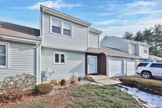 12 Kevin Dr in East Windsor, CT - Building Photo - Building Photo