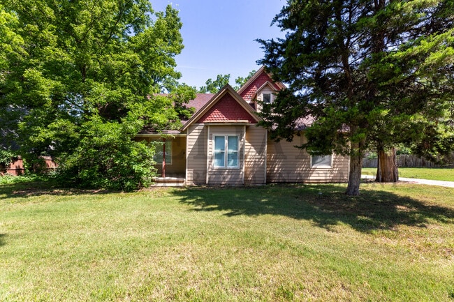 property at 3300 E 9th St N
