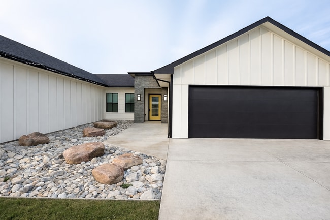 property at 5140-5142 S Chase Cir