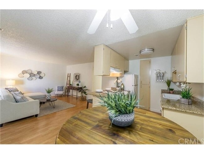 property at 1412 N Cherry St