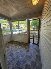 128 S High St in Sugar Creek, MO - Building Photo - Building Photo
