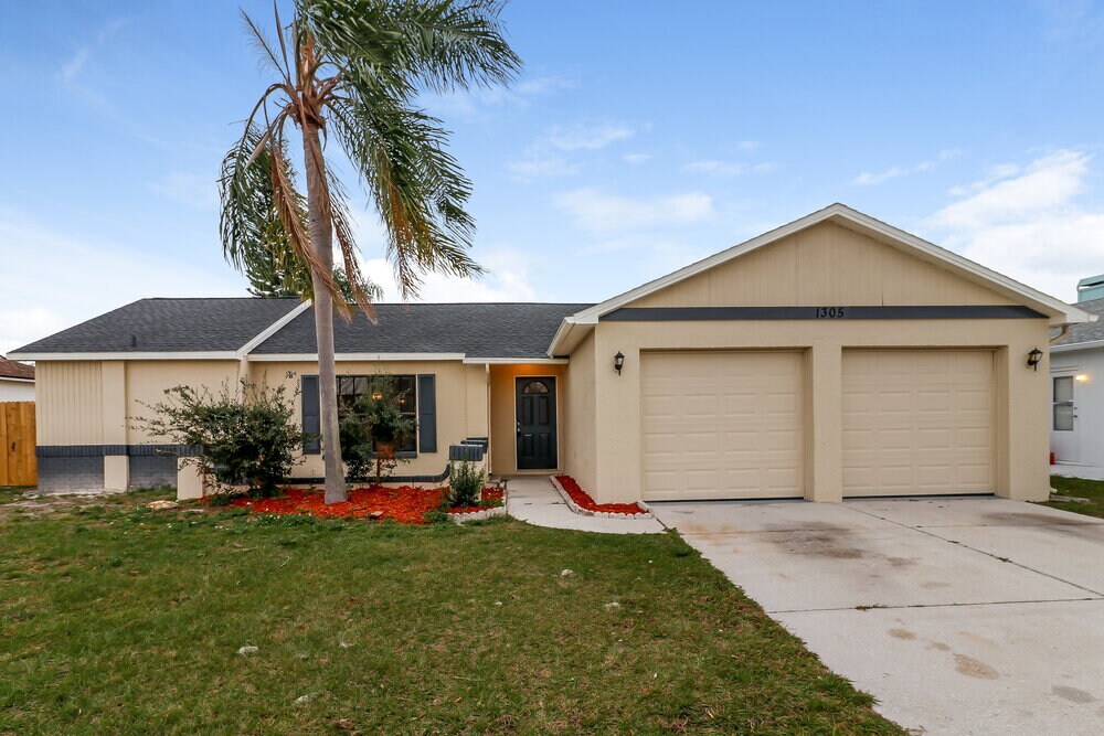 1305 Jambalana Dr in Holiday, FL - Foto de edificio
