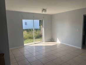 300 Anita Ave S in Lehigh Acres, FL - Foto de edificio - Building Photo