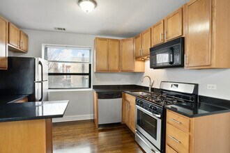 7616 N Marshfield Ave in Chicago, IL - Building Photo - Building Photo