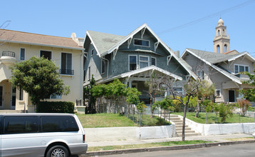 2969 Francis Ave in Los Angeles, CA - Building Photo - Building Photo