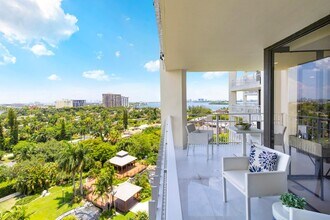 1000 NE Quayside Terrace in Miami, FL - Building Photo - Building Photo