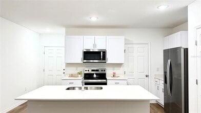 3710 King Hill Dr in Haines City, FL - Building Photo - Building Photo