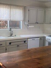 12067 GoldOak Ct in Victorville, CA - Building Photo - Building Photo