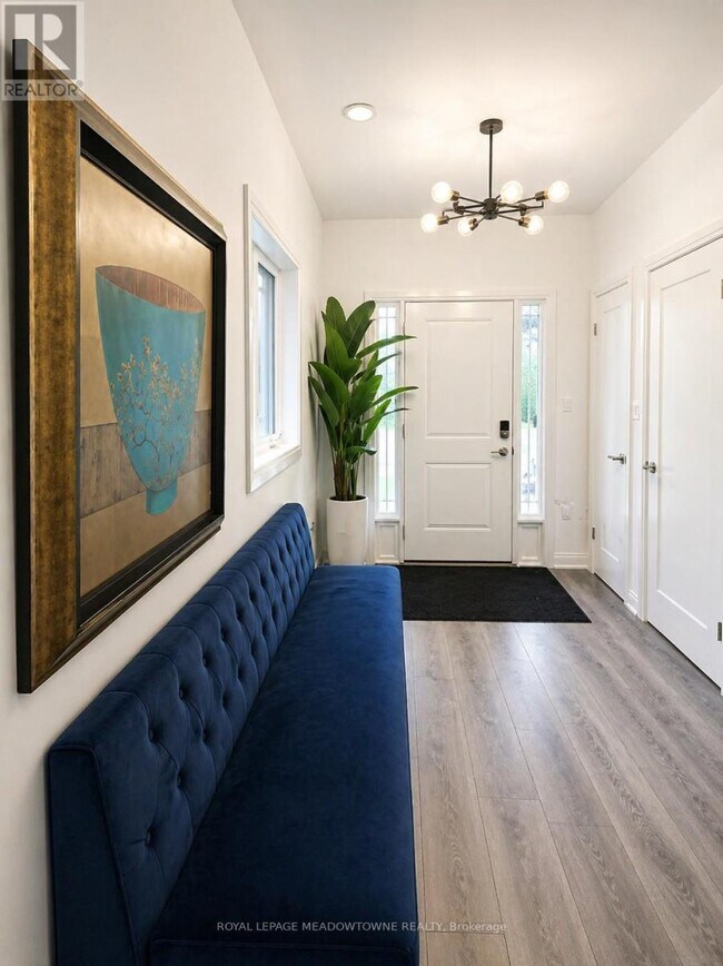 56 Waterlily Wy in Hamilton, ON - Building Photo - Building Photo