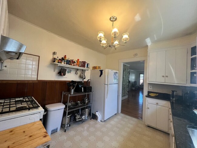 35 Winslow Ave, Unit 2 in Somerville, MA - Building Photo - Building Photo