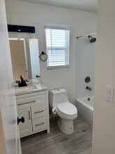 1243 W 164th St, Unit D in Gardena, CA - Building Photo - Building Photo