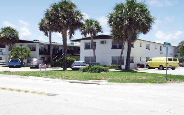 7165-7175 Ridgewood Ave in Cape Canaveral, FL - Building Photo