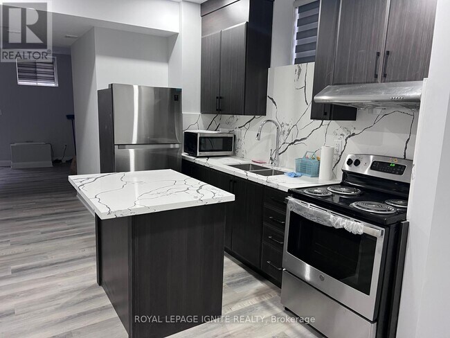 90 Merlin St in Oakville, ON - Building Photo - Building Photo