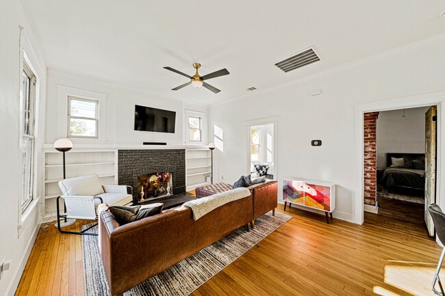 540 Adams St, Unit 2 Bed - 540 Adams in San Antonio, TX - Building Photo - Building Photo