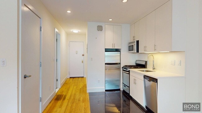 156 Prince St in New York, NY - Building Photo - Building Photo