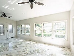 3215 E 8th St in Des Moines, IA - Foto de edificio - Building Photo