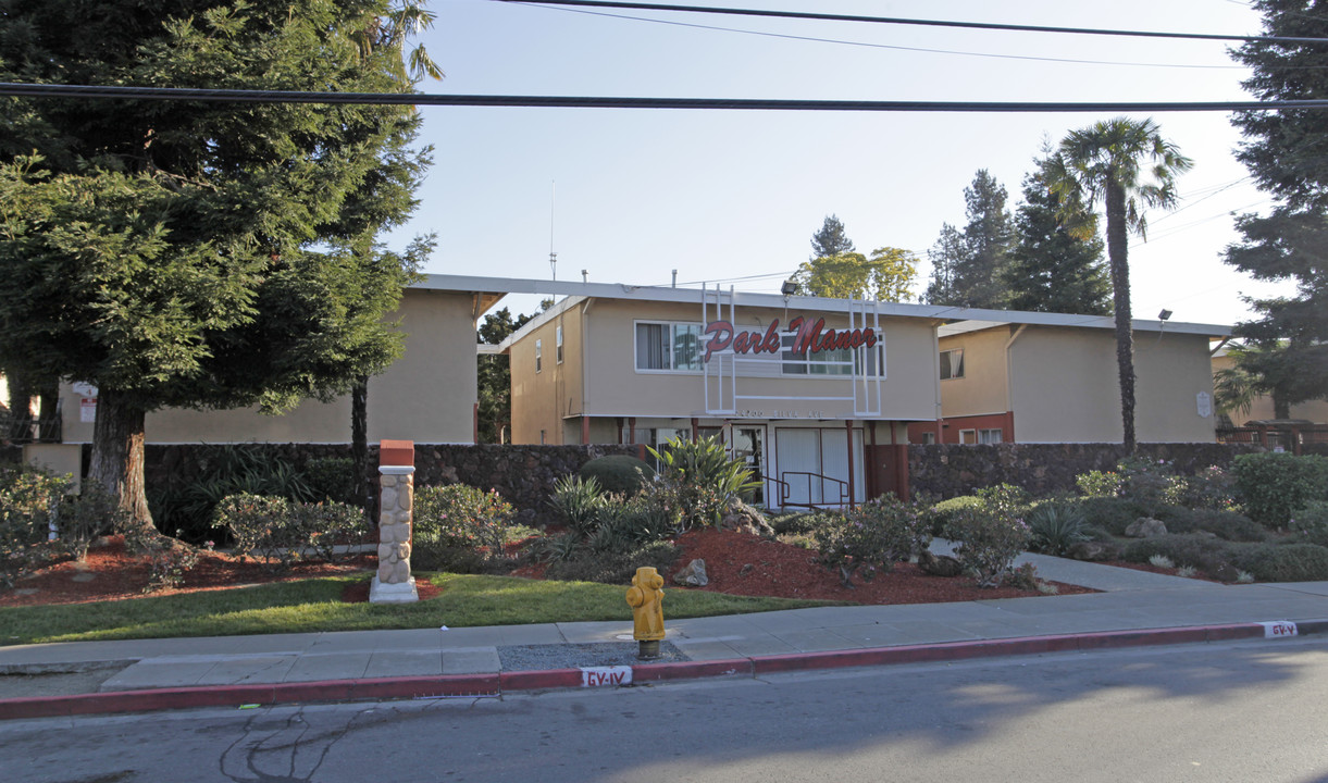 Park Manor Apartments in Hayward, CA - Building Photo