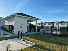 5775 SE Edgewater Cir in Stuart, FL - Foto de edificio - Building Photo