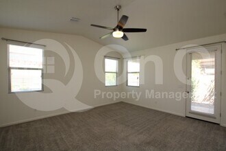 5420 W Desert Hollow Dr in Phoenix, AZ - Building Photo - Building Photo