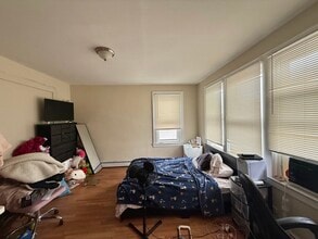 167 Davis Ave, Unit 2 in Kearny, NJ - Foto de edificio - Building Photo