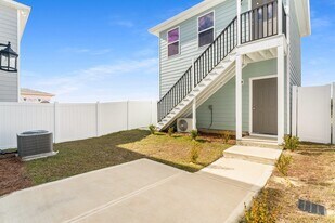 379 Arrowwood Blvd in Freeport, FL - Building Photo