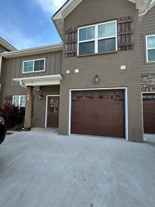 967 Horse Mountain Rd in Shelbyville, TN - Foto de edificio