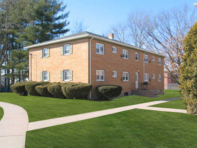 Deerfield Park Apartments in East Hartford, CT - Building Photo - Building Photo