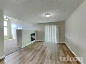 6674 Largo Ln in Plainfield, IN - Foto de edificio - Building Photo