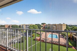 9210 Fontainebleau Blvd in Miami, FL - Building Photo