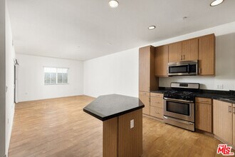 1408 W Washington Blvd in Los Angeles, CA - Building Photo - Building Photo