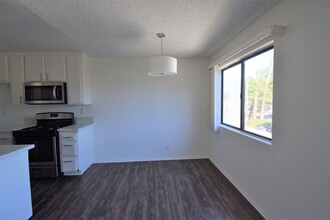 7550 Jordan Ave, Unit 211 in Los Angeles, CA - Foto de edificio - Building Photo