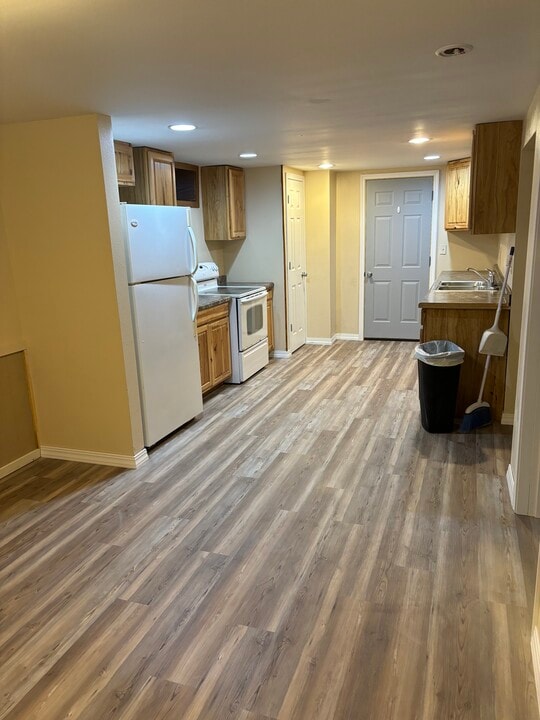 20427 W Clark Ave Apt 11, Unit Apt 11 in Galesville, WI - Building Photo
