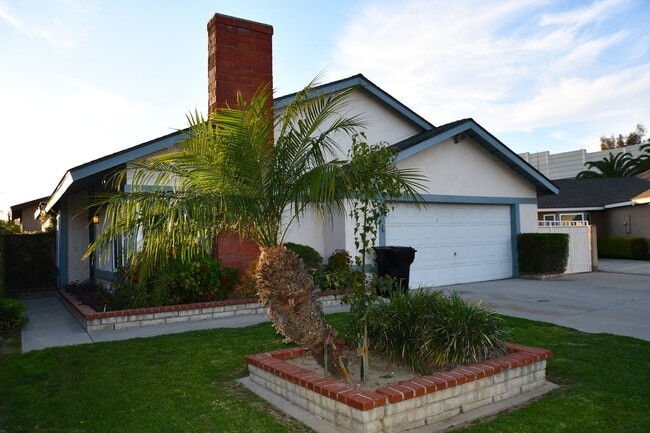 1271 N Mosswood Dr in Anaheim, CA - Building Photo - Building Photo