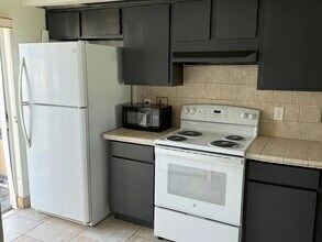 3120 Sandy Shore Ln in Kissimmee, FL - Foto de edificio - Building Photo