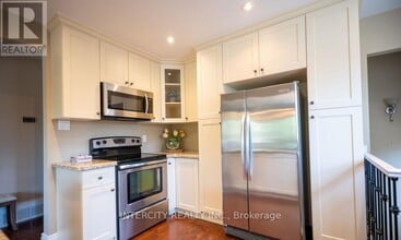 631 Trudale Ct in Oakville, ON - Building Photo - Building Photo